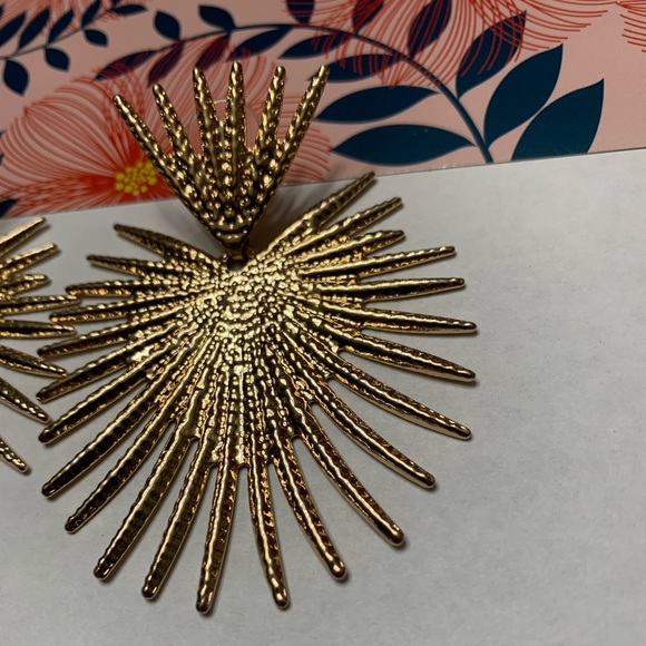 Elegant Gold Earrings - Picture 2 of 5